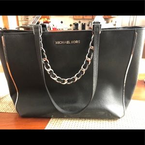 Michael Kors Purse. Barely Used, Great Condition.